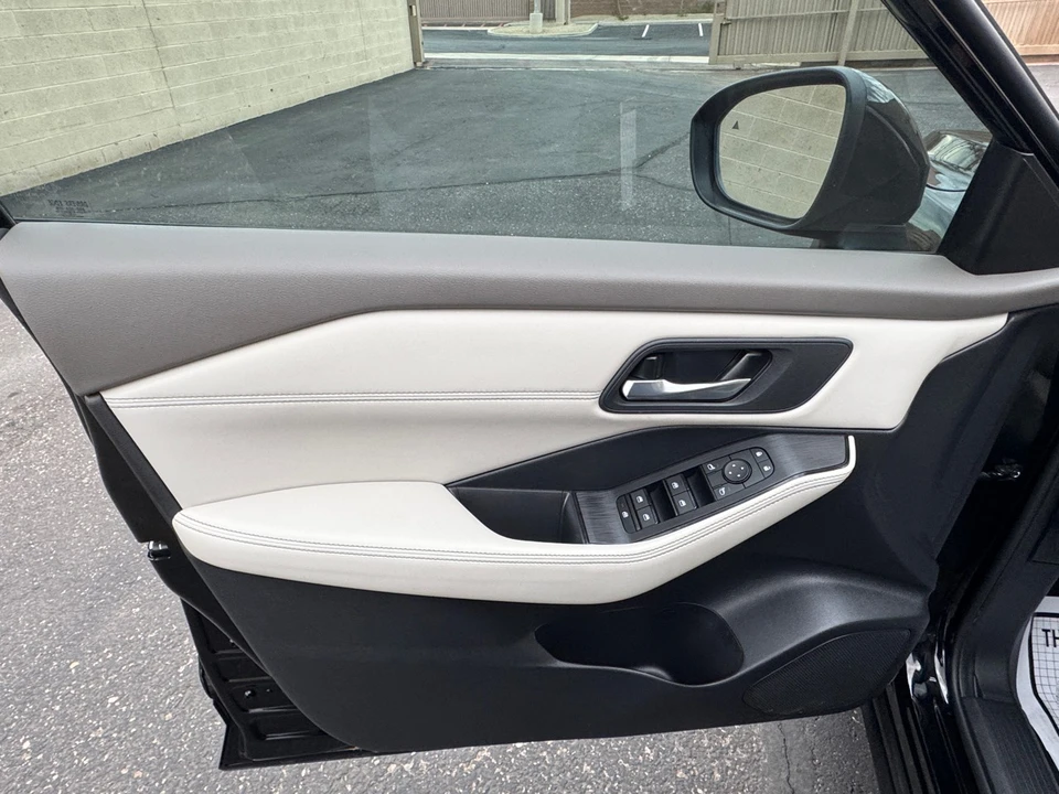 2024 Nissan Rogue - Image 11 of 21