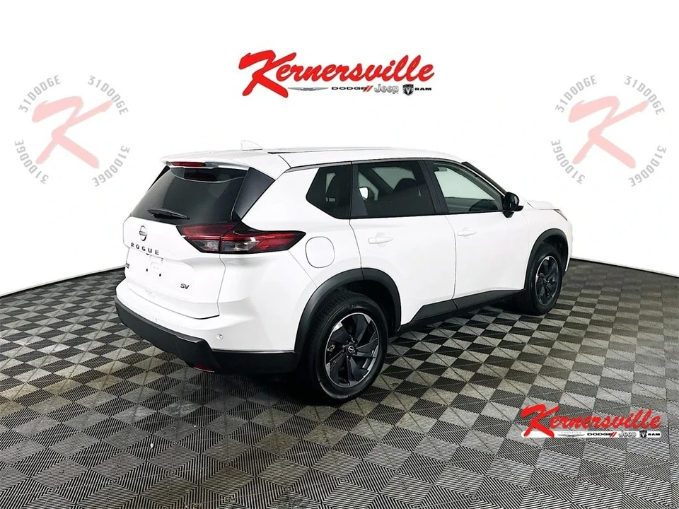 2024 Nissan Rogue - Image 7 of 21