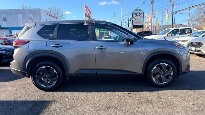 2024 Nissan Rogue - Image 11 of 12
