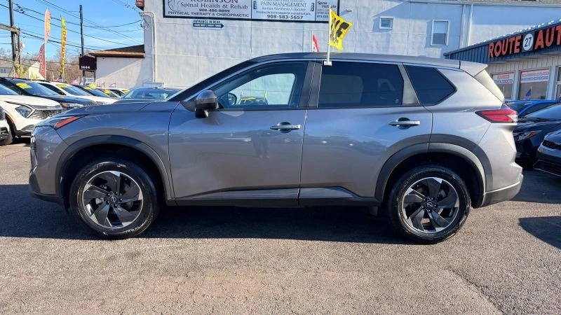 2024 Nissan Rogue - Image 10 of 12