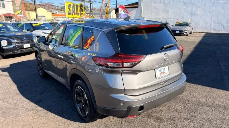 2024 Nissan Rogue - Image 5 of 12