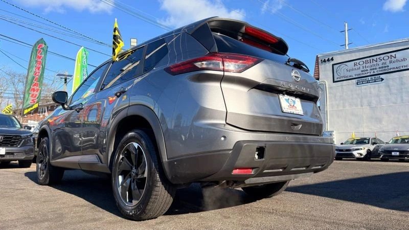 2024 Nissan Rogue - Image 8 of 12