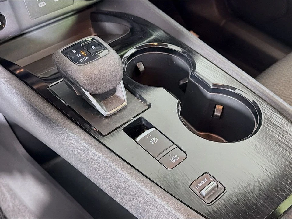 2024 Nissan Rogue - Image 18 of 21