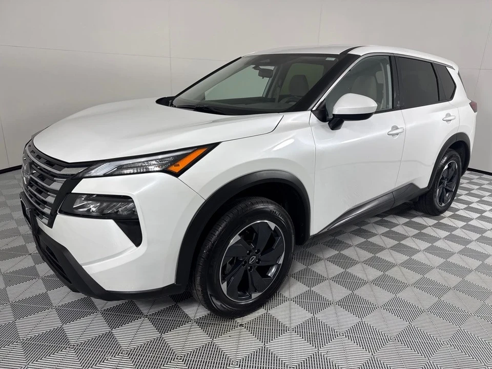 2024 Nissan Rogue - Image 10 of 12