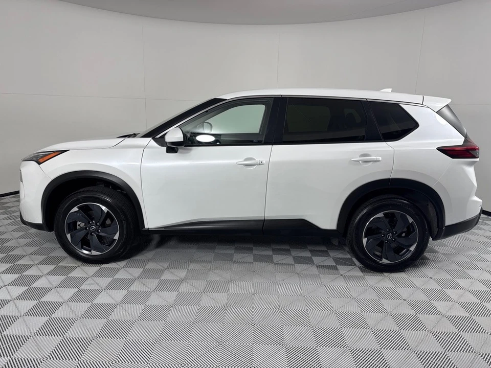 2024 Nissan Rogue - Image 9 of 12