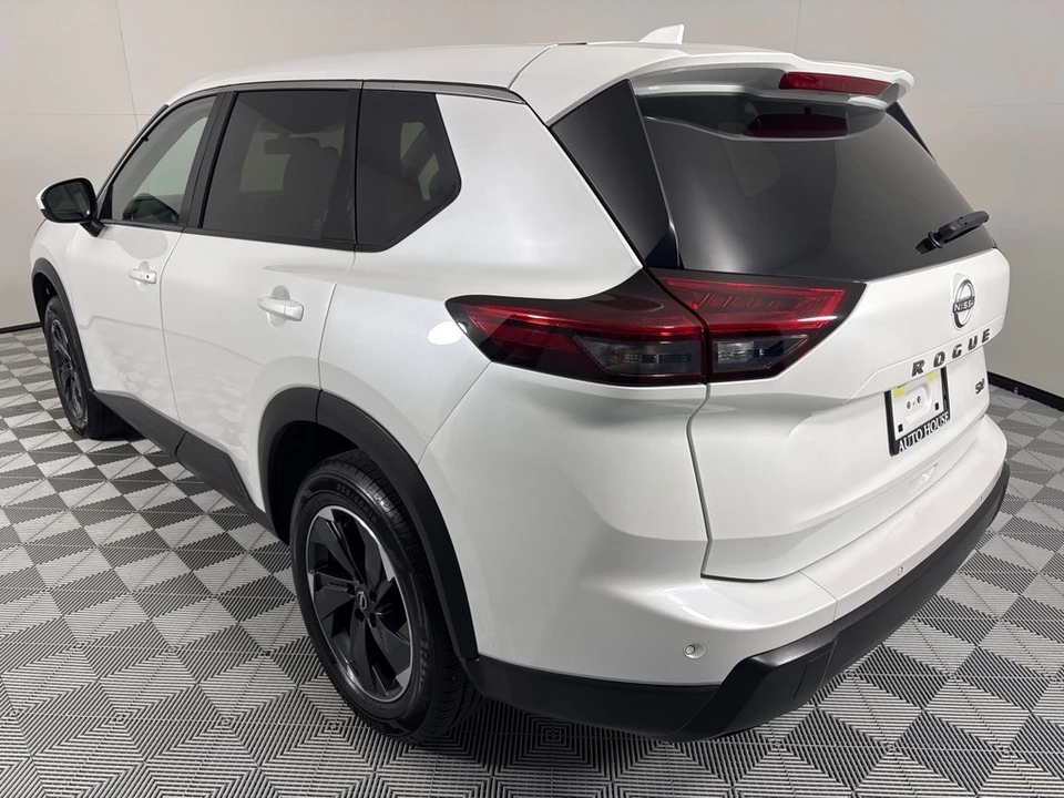2024 Nissan Rogue - Image 8 of 12