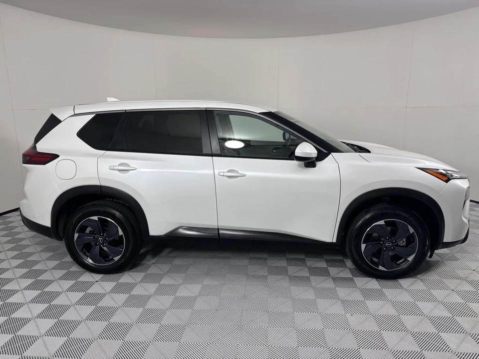 2024 Nissan Rogue - Image 4 of 12