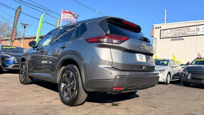 2024 Nissan Rogue - Image 8 of 12