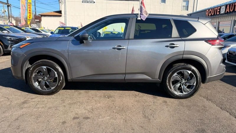 2024 Nissan Rogue - Image 10 of 12