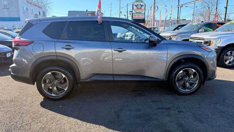 2024 Nissan Rogue - Image 11 of 12