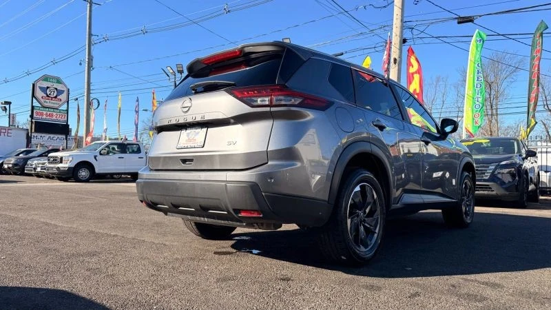 2024 Nissan Rogue - Image 9 of 12