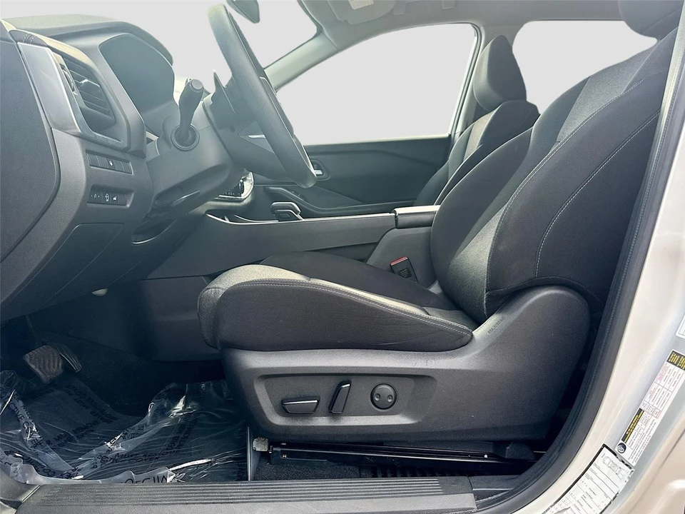 2024 Nissan Rogue - Image 15 of 21
