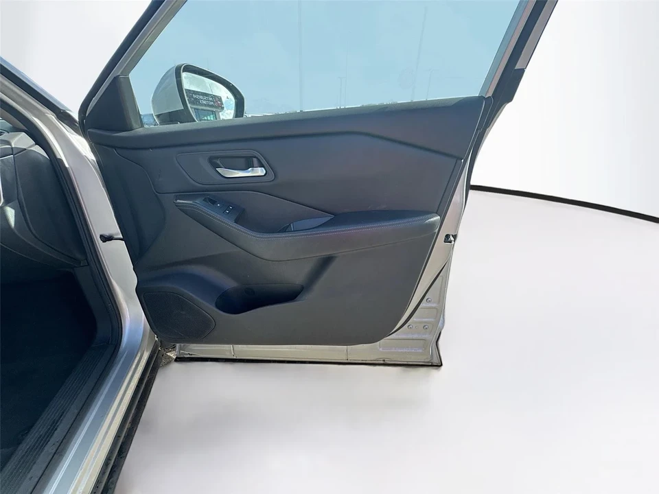 2024 Nissan Rogue - Image 9 of 16
