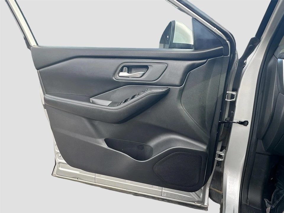2024 Nissan Rogue - Image 14 of 21