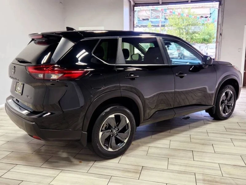 2024 Nissan Rogue - Image 5 of 12