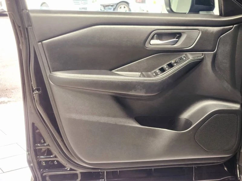 2024 Nissan Rogue - Image 10 of 12