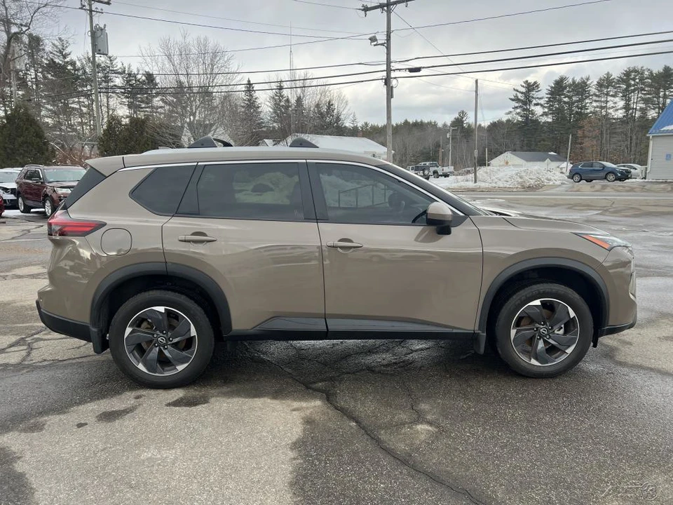 2024 Nissan Rogue - Image 2 of 12
