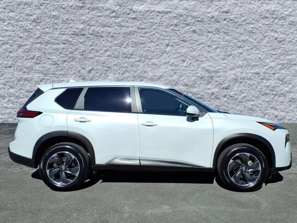 2024 Nissan Rogue - Image 2 of 12