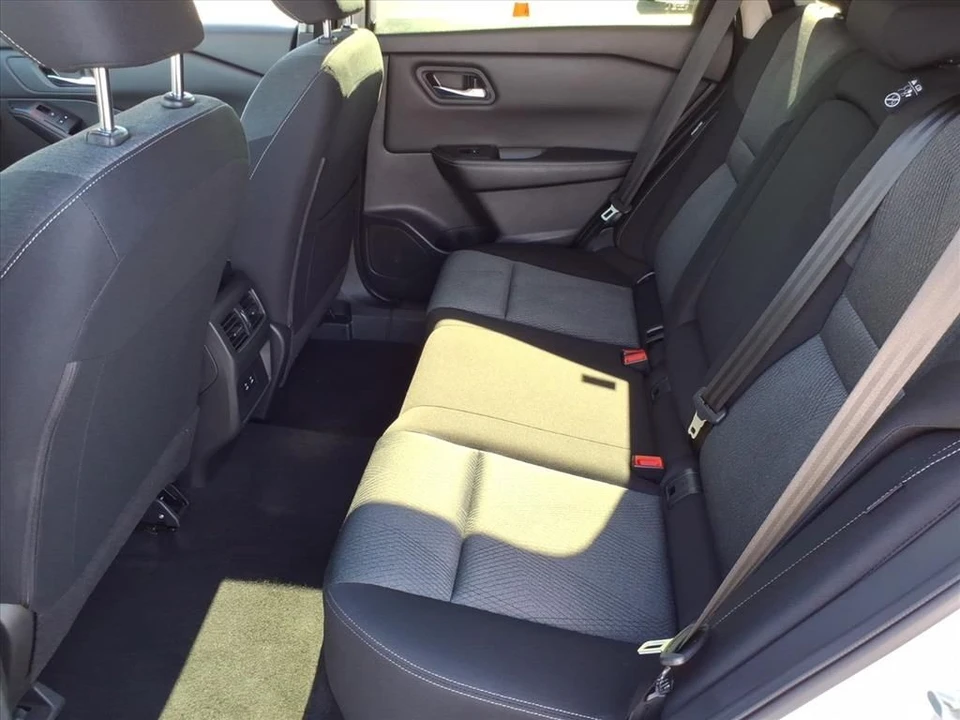 2024 Nissan Rogue - Image 11 of 12