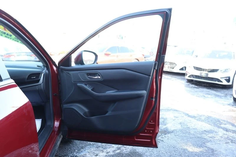 2024 Nissan Rogue - Image 10 of 12