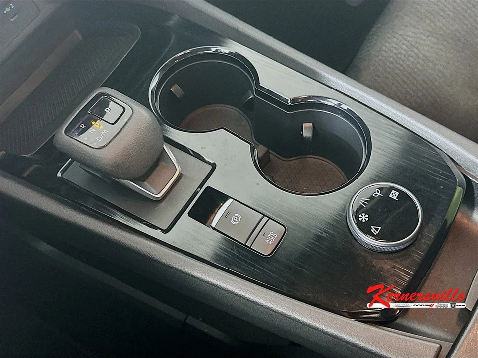2024 Nissan Rogue - Image 16 of 21