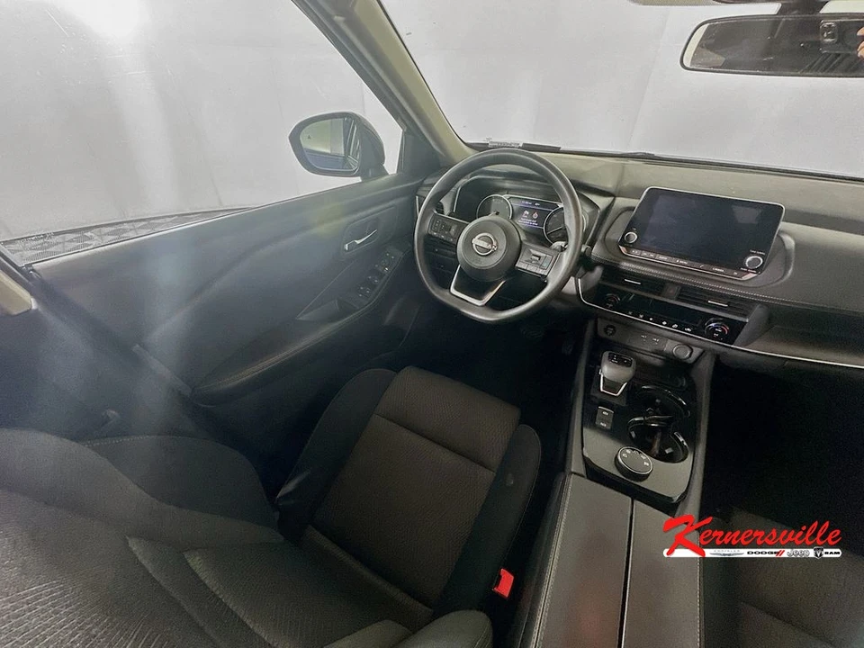 2024 Nissan Rogue - Image 9 of 21