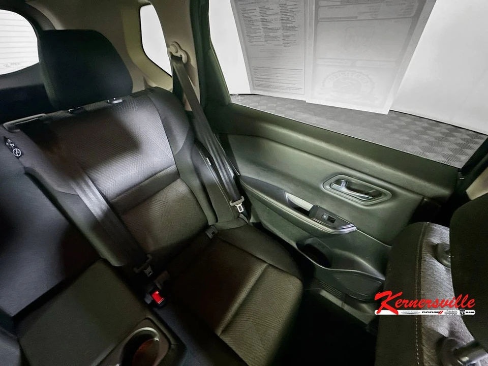 2024 Nissan Rogue - Image 14 of 21