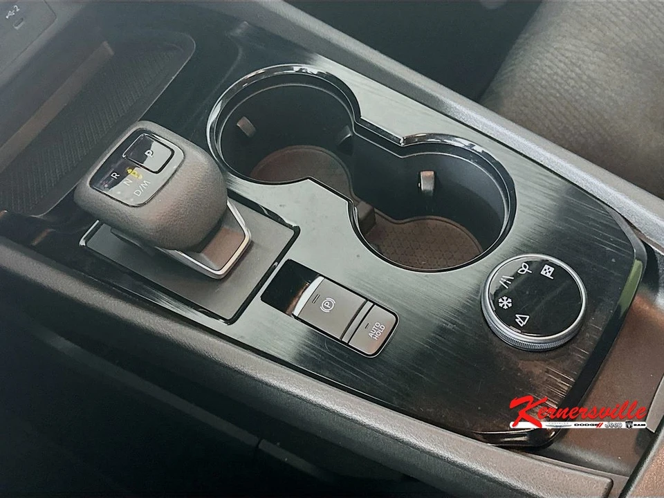 2024 Nissan Rogue - Image 16 of 21