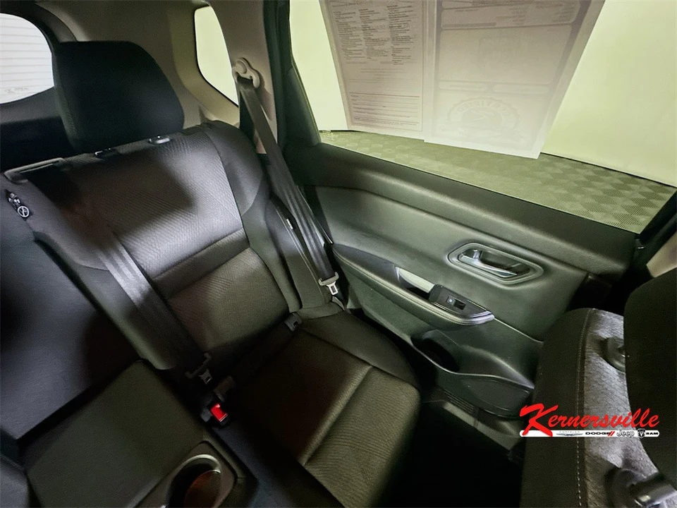 2024 Nissan Rogue - Image 14 of 21