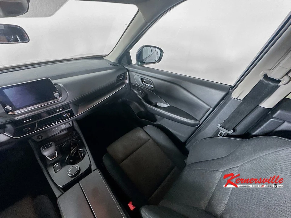 2024 Nissan Rogue - Image 11 of 21
