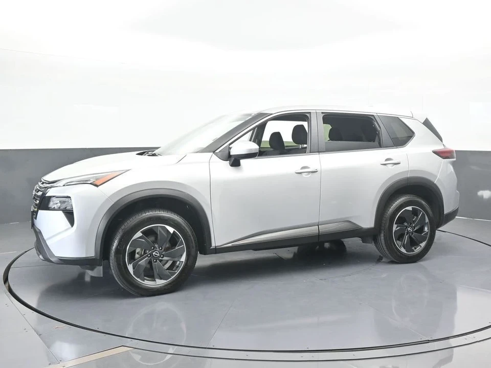 2024 Nissan Rogue - Image 2 of 12