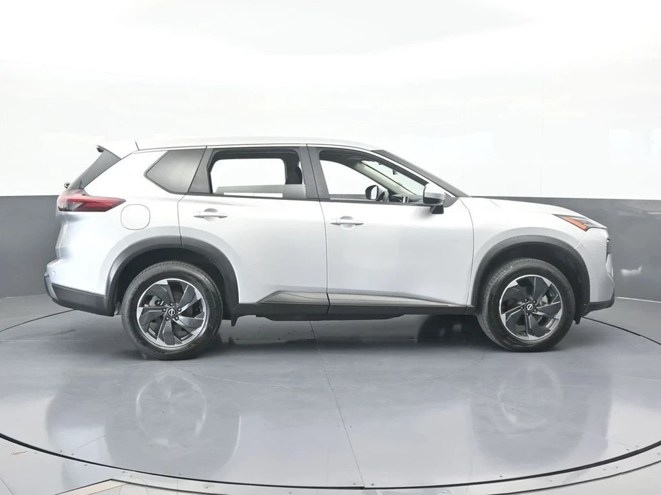 2024 Nissan Rogue - Image 7 of 12