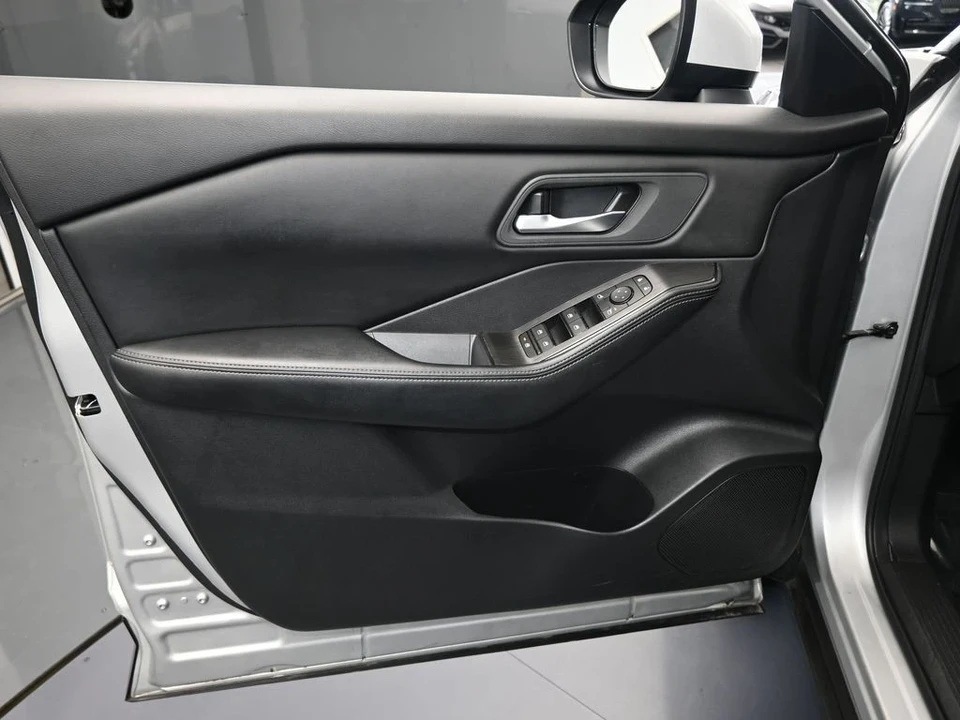 2024 Nissan Rogue - Image 11 of 12