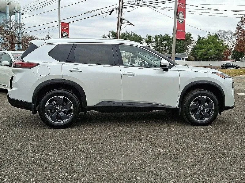 2024 Nissan Rogue - Image 8 of 12