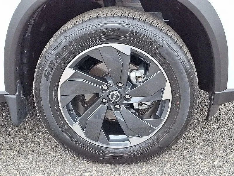 2024 Nissan Rogue - Image 9 of 12