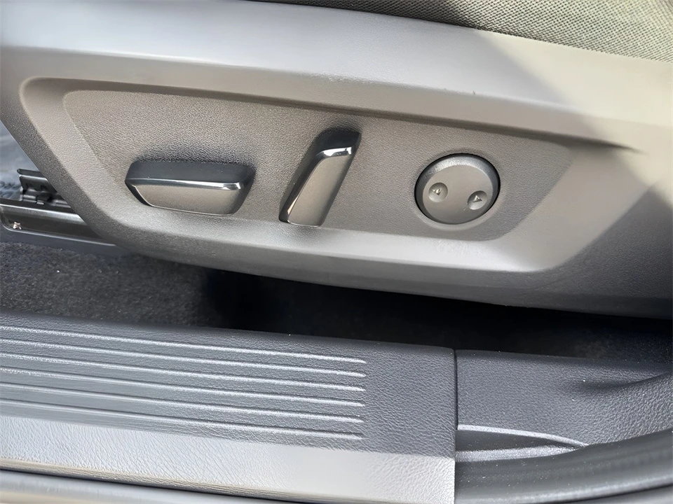 2024 Nissan Rogue - Image 10 of 12