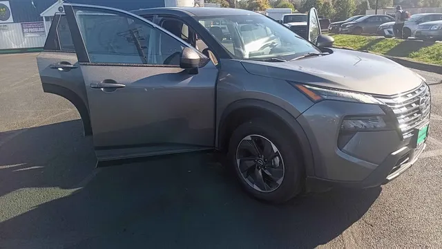 2024 Nissan Rogue SV Sport Utility 4D