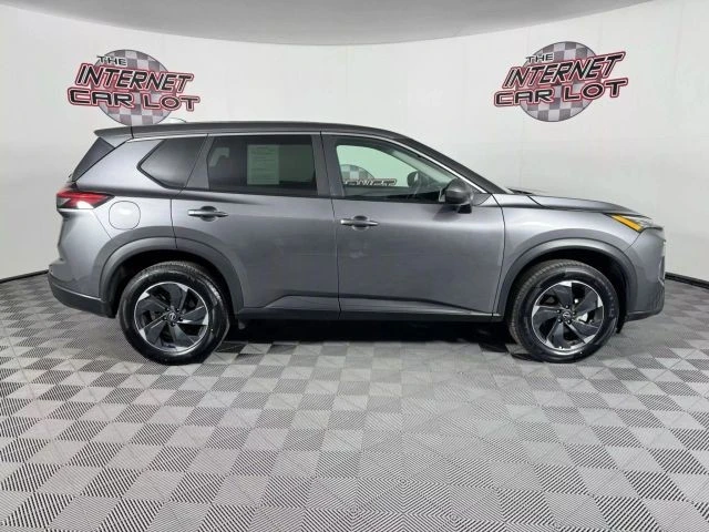 2024 Nissan Rogue - Image 8 of 12