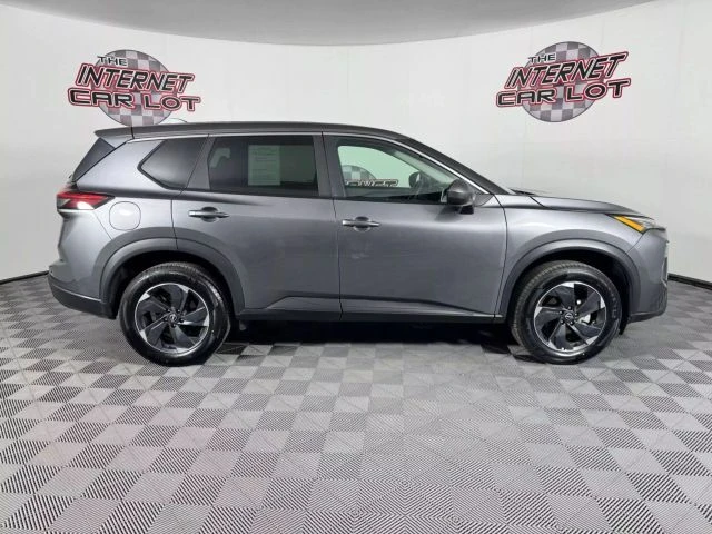 2024 Nissan Rogue - Image 8 of 12