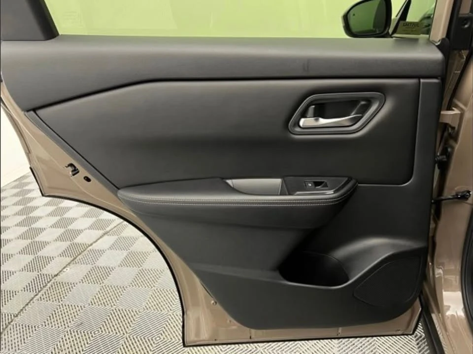 2024 Nissan Rogue - Image 8 of 8