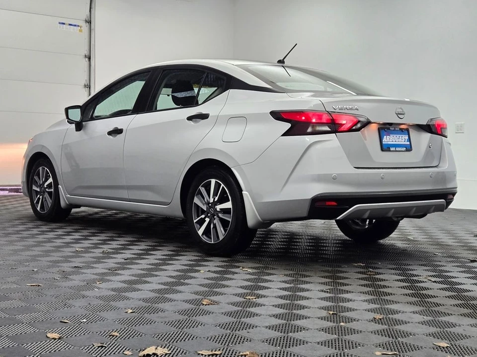 2024 Nissan Versa - Image 9 of 12