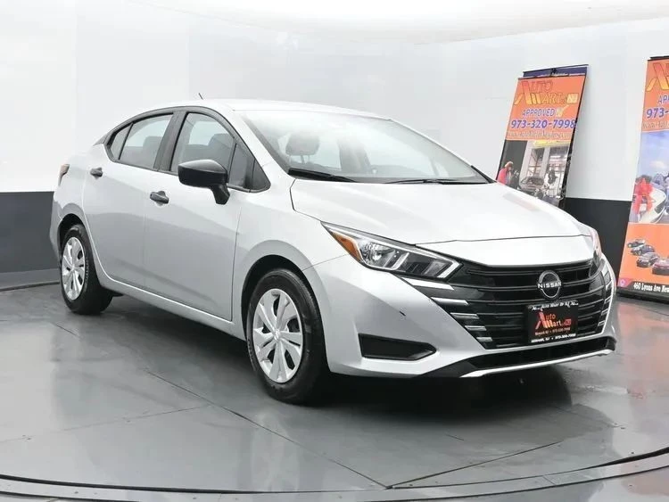 2024 Nissan Versa - Image 2 of 12