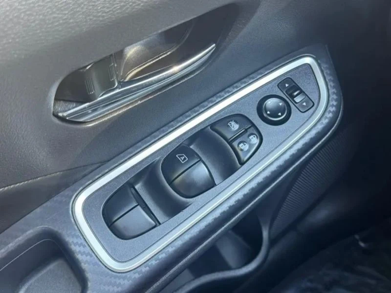 2024 Nissan Versa - Image 8 of 12