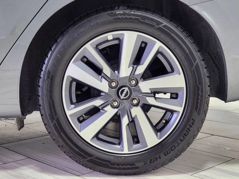 2024 Nissan Versa - Image 9 of 12