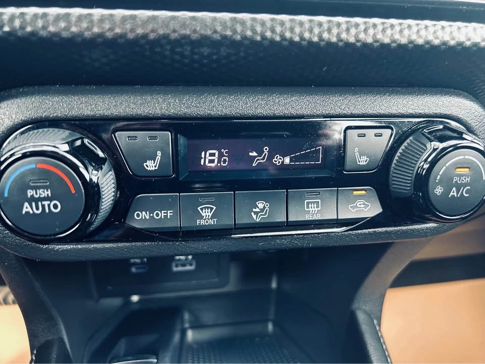 2024 Nissan Kicks - Image 12 of 15