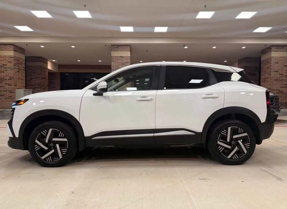 2024 Nissan Kicks - Image 2 of 6