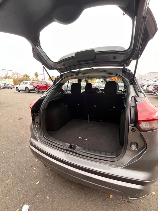 2024 Nissan Kicks - Image 11 of 14