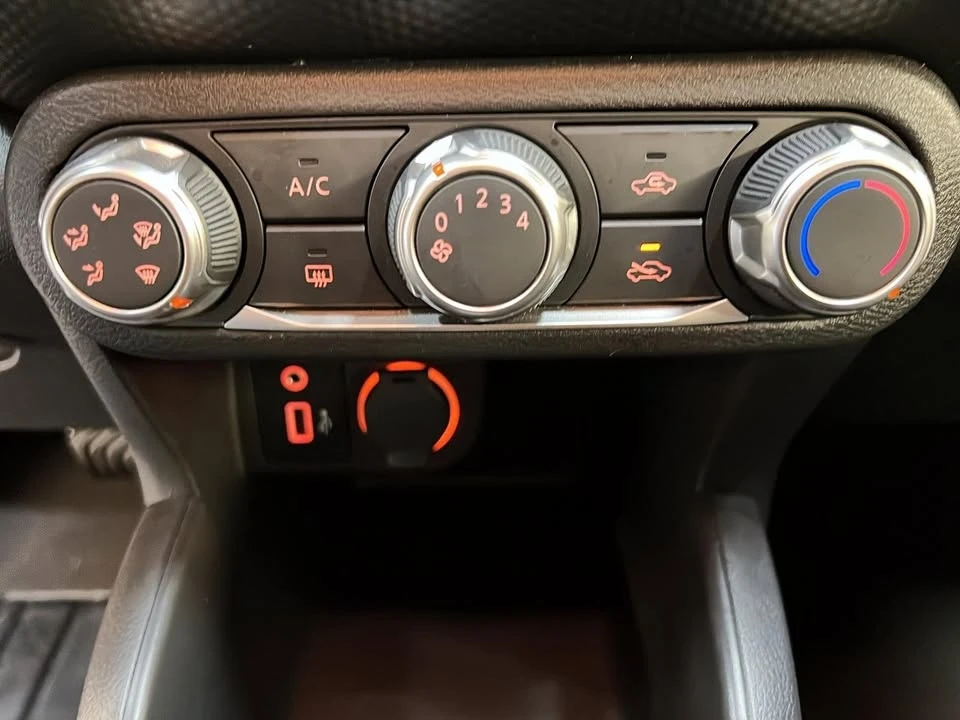 2024 Nissan Kicks - Image 14 of 20
