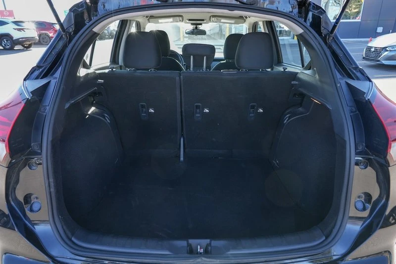 2024 Nissan Kicks - Image 10 of 17