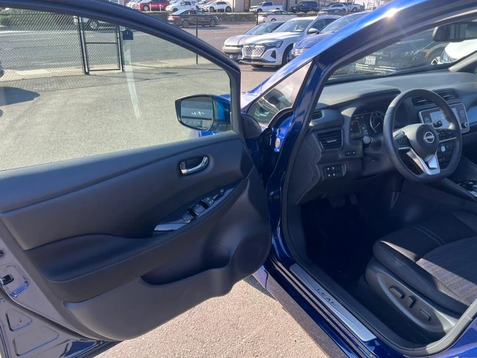 2024 Nissan Leaf - Image 9 of 20